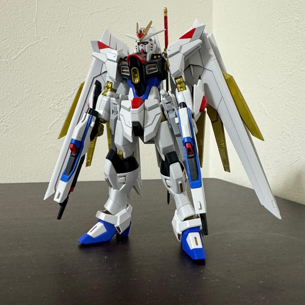 前部分塗装オンリーですが、今までのガンプラより塗装箇所は少ないかも…