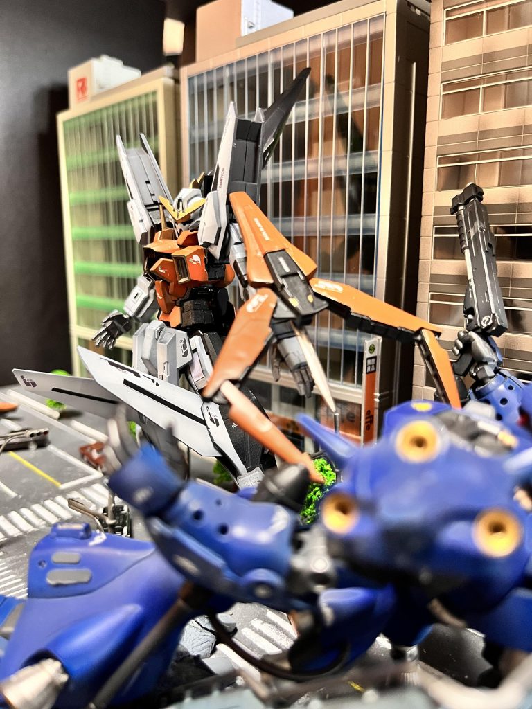 キュリオス早速追い詰めるぅぅううう！！！ケンプファーもはやピンチかぁああああ！！？？？