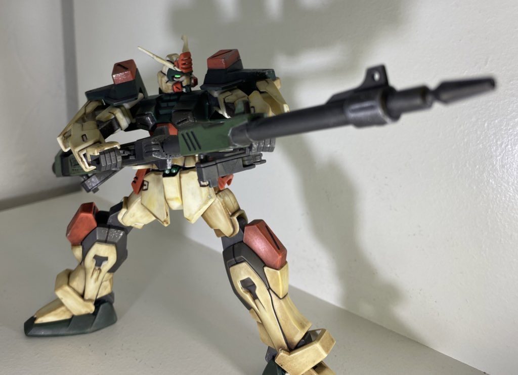 ディスプレイベース使えばもう少しはポーズ決まるんだろうか... とにかく初めてだらけでしたがとても楽しく組めました。─────こうして私はガンプラ沼にはまっていくのでした。