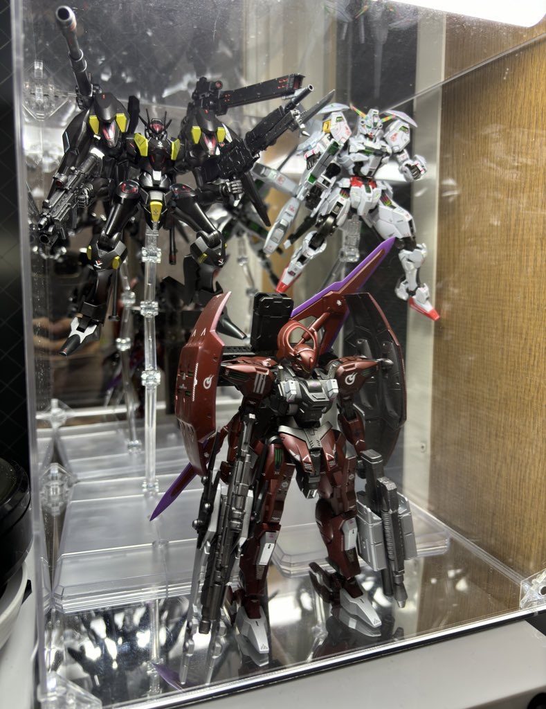 ようやく水星の魔女の3推しが揃ったのでケースIN!ラウダも満足してくれるでしょう！