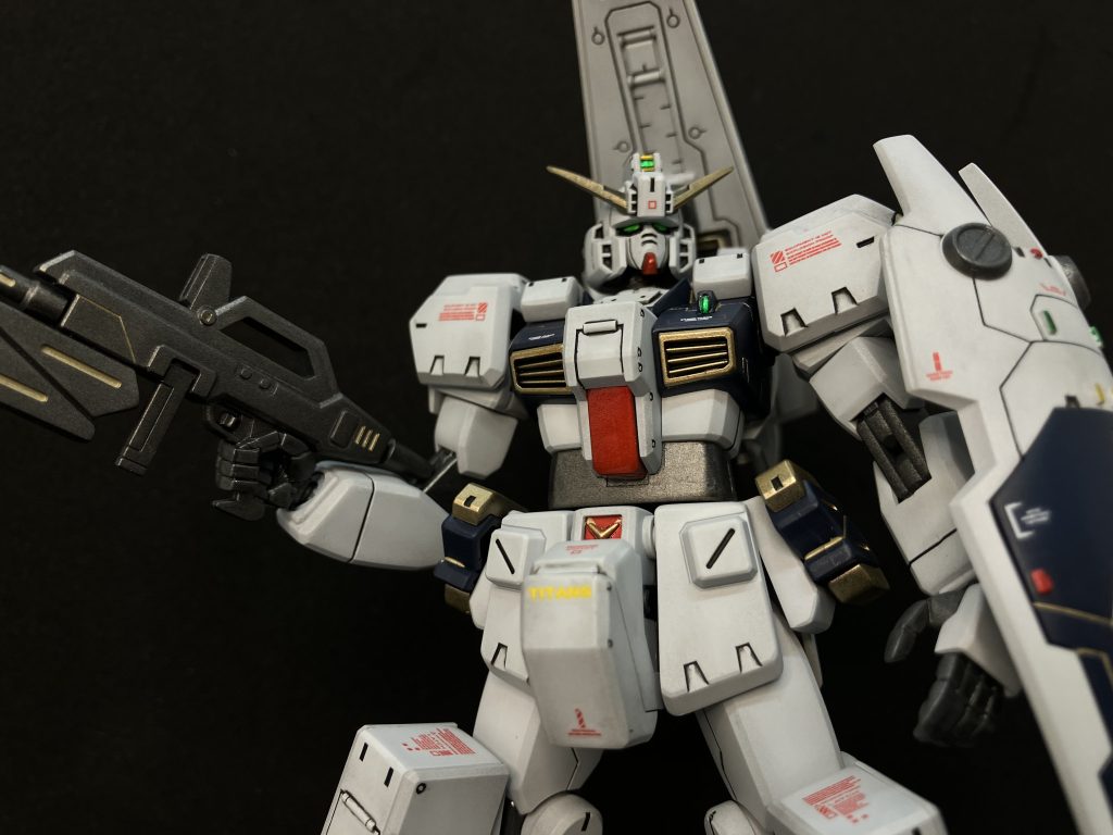 連邦系のモビルスーツですかね？