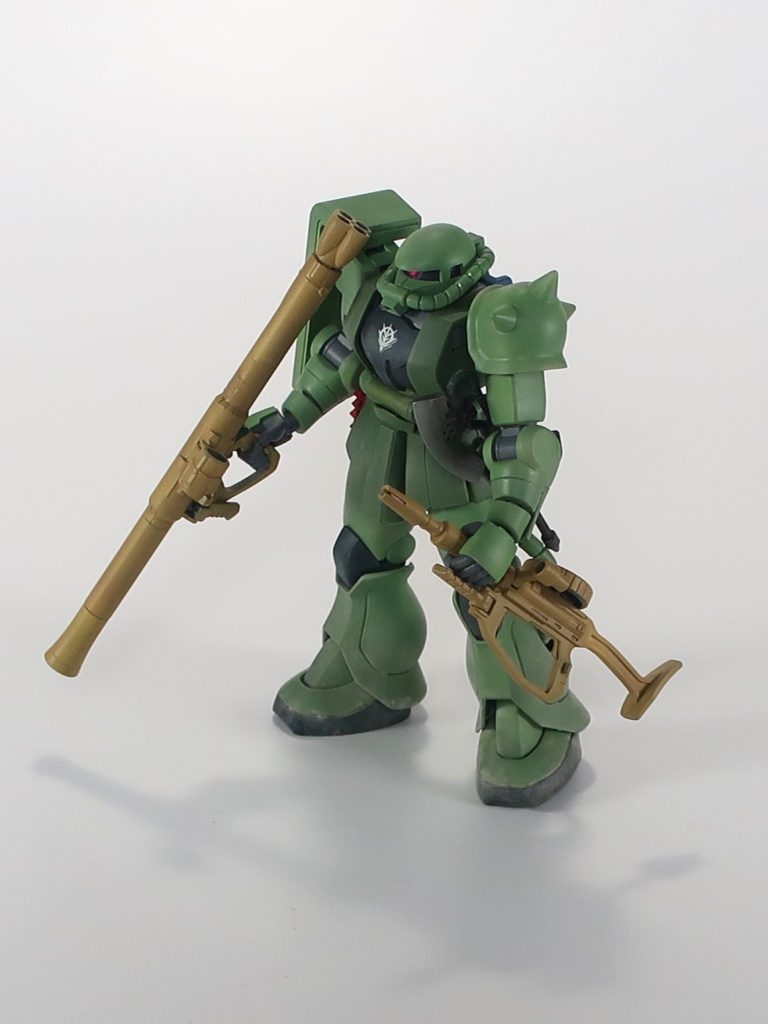 旧版のザクは少々愛嬌がありましたが、新版の方は精悍さが増していますね。