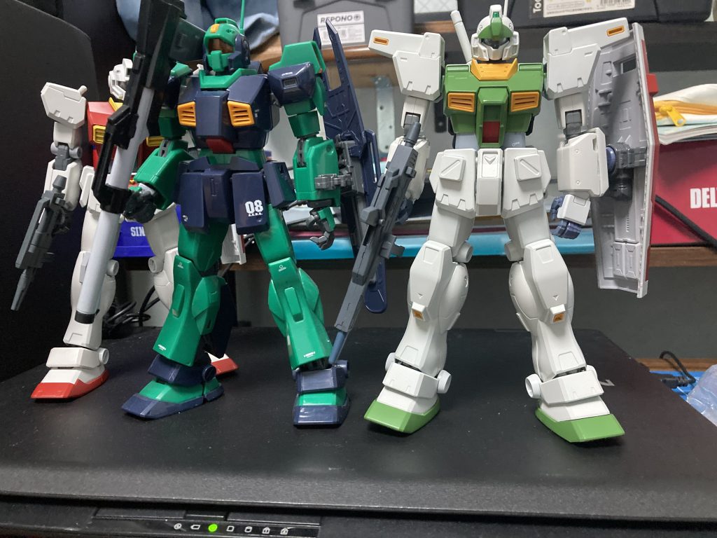 ネモとの2ショットこだわりは股間部分のVマークを元ネタに忠実にするために白く塗りつぶしました反連邦組織のため連邦マークは塗り潰したのだと思われます(設定画などは通常通りの赤に黄色V)