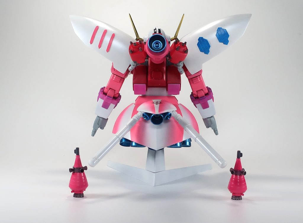 小型化途上(という設定)のビット2基。後年、キュベレイのファンネルとして結実します。これらはプラ材の寄せ集めで、取り外しが可能。マウントする基部はゲルググの大腿パーツを加工したもの。