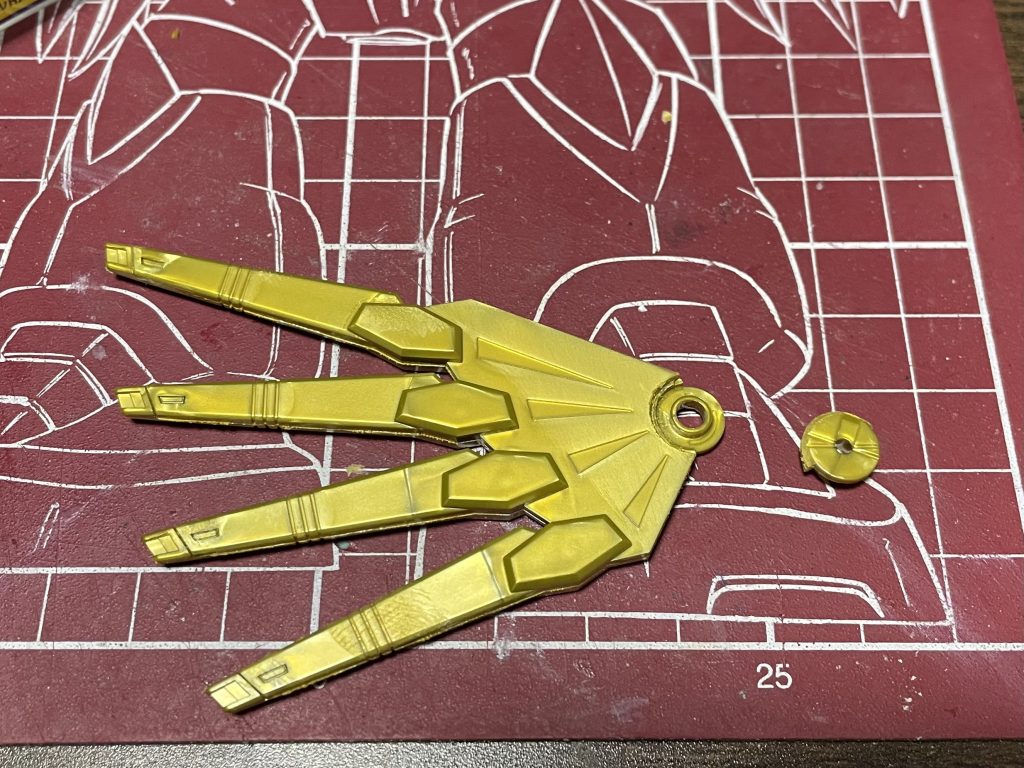 ディフェンダーは後ハメ加工を施す、受けをC時にカットしてしまうと緩くなる恐れがあったため写真のように切り抜いてハメ合わせられるようにしています