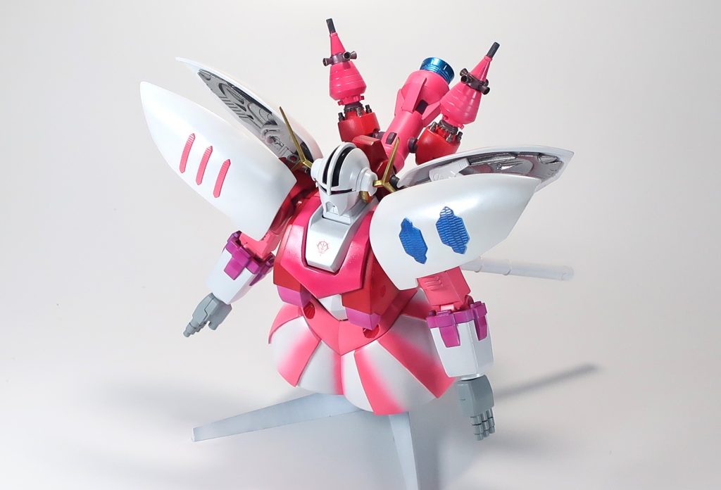 ジャンク箱のキュベレイバインダーをどうやって使い切ろうかと考えた結果です。胸の増加装甲はプラ材で再現。手首は、五本指の砲口がちょっと…私がぞわっとしてしまうので、機械的な形状に改造。