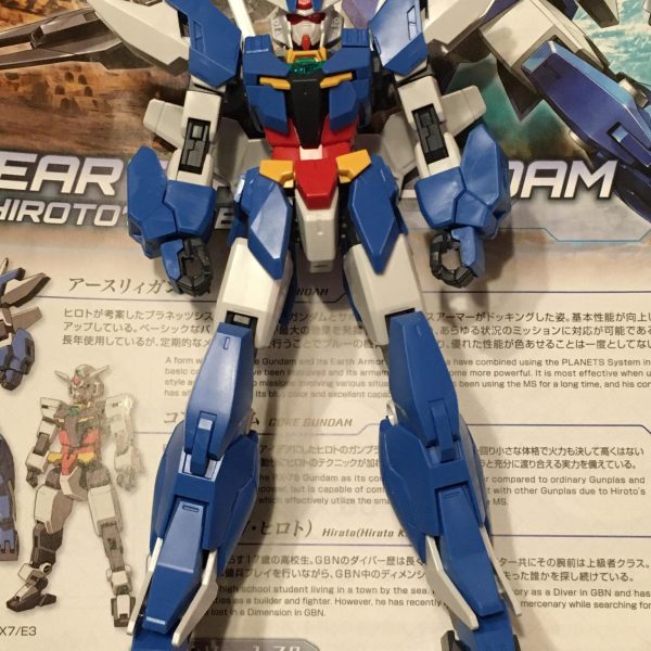 HGアースリィガンダムを組んでみました！素直に言えば、かっこいいですね。（語彙力）惚れ過ぎてHGジュピターヴガンダムも買ってしまいました…（積みプラが増える原因）コアガンダムとアースリィアーマー、アースリィガンダムで遊べる神キットです!! （リライズを僕はまだ観ていないのですが） 初代ガンダム好きな人にオススメ♡撮ってから気づいたのですが照明少し強すぎましたね  すみませんーこんなにかっこいいのに素組みは何かもったいない気がするので、アーマーの部分に初の「露軍迷彩」に挑戦しようと思います。（コレが一番、言いたかったことですw）まぁ他のプラモの塗装もあるので完成はかなり遠くになりますが、気長に待ってください。（2枚目）