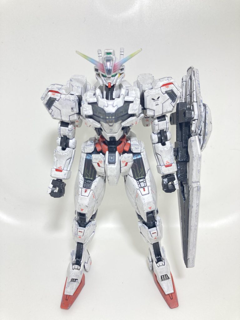 赤のポイントが気に入り各所の溝に赤塗料の流し込み！