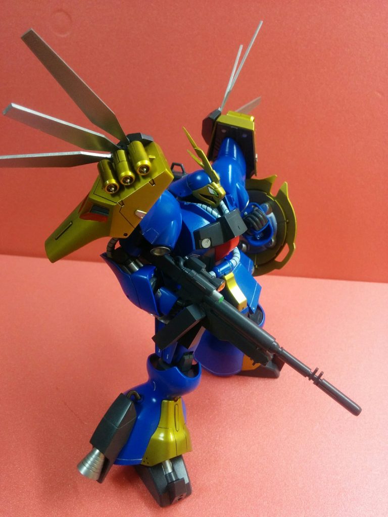 ちょっとポーズ変更。ライフルはミキシングです。