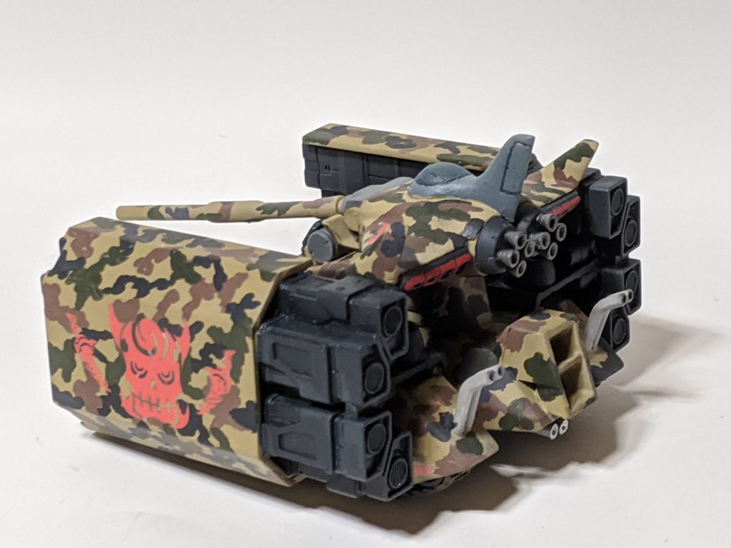 後付けオプションのミサイルポットを付けることで火力は上がったものの、代償として機動力が犠牲となった。