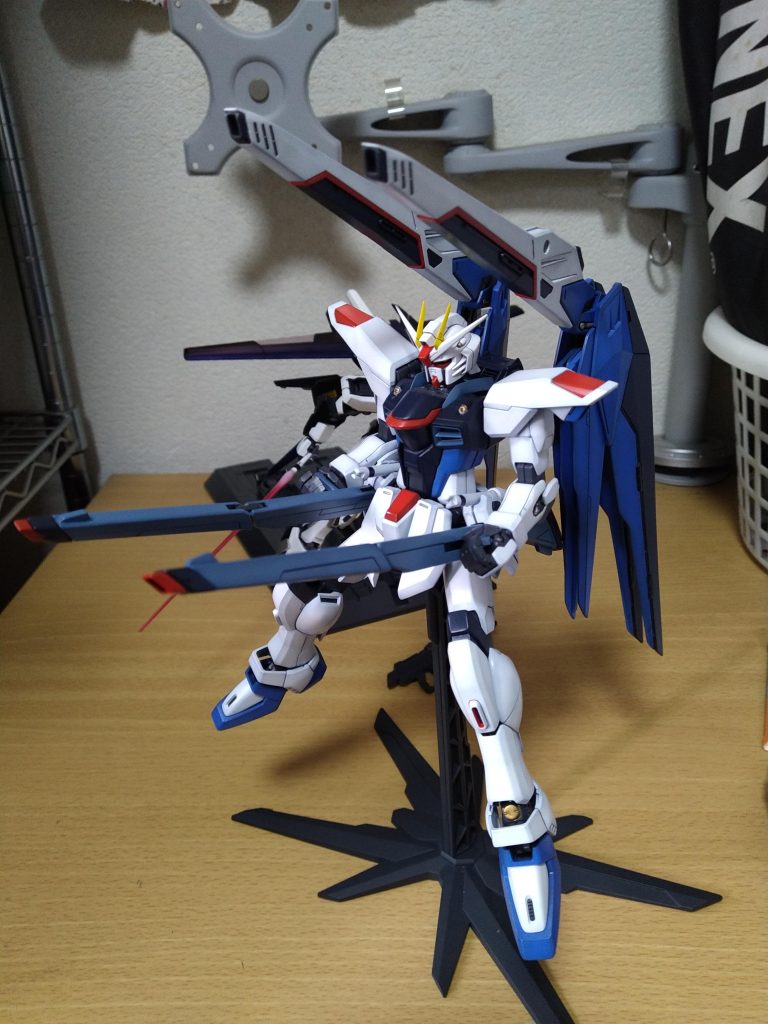 背後にオリジナルカラーのストライク（投稿済みですのでお時間があればぜひご覧いただけると嬉しいです。）が隠れています。