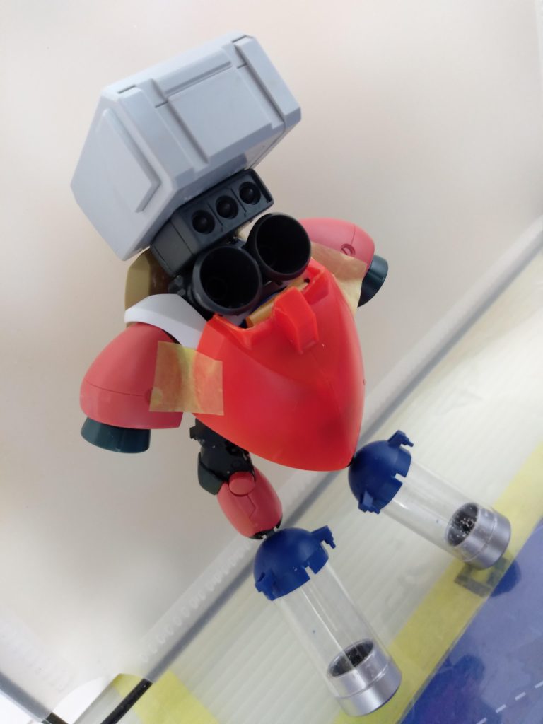 このユーモラスなデザインの背部ユニットは分離してもある程度のコントロールが効く代物として想定しています。本体壊れた際の脱出ポッドにしたり、母艦への誘導くらいは出来る感じ。