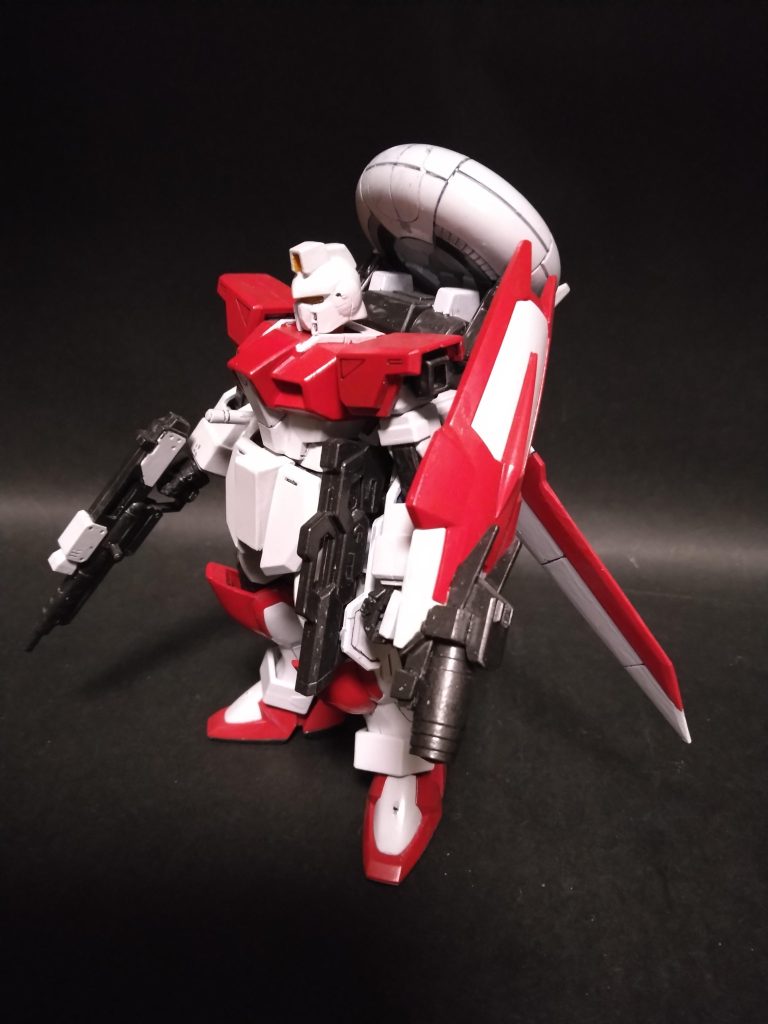 パック装備。腰にあるのはレールガン。レーダーによる索敵→レールガンによる長距離射撃。