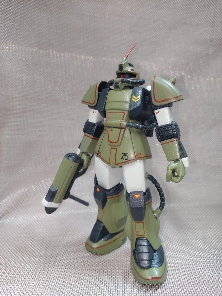 ガワラ立ち風塗装はラッカー筆塗り、赤ラインは当初マジックでしたが今回エナメルで塗り直しました。