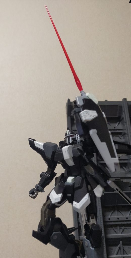 使用用途は丸腰になった時の不意打ちかアッパーによる斬撃。