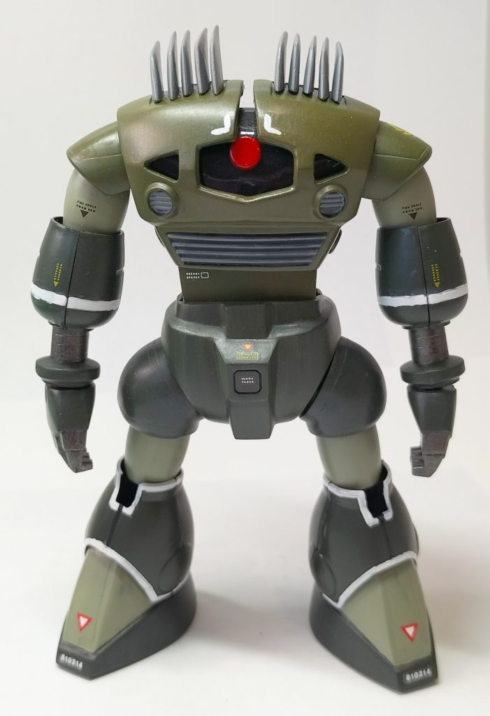 正面から。プロポーションはとても良いです。デカールは旧キットリアルタイプザクの余りを使用。