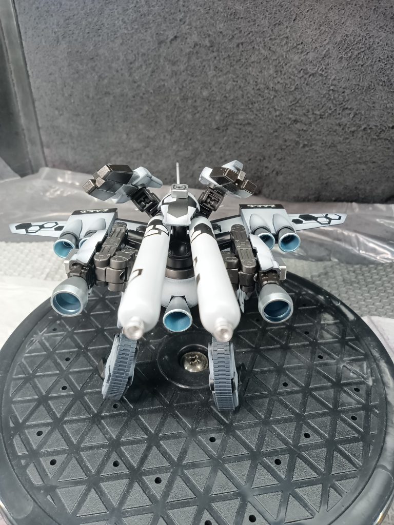 タンク後部にメダルバーニアを設置タンクをパージして爆発弾としても使用可能（ 帰還できなくなりますw）