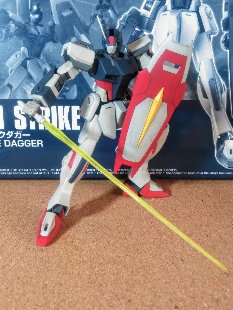 んじゃマ、何時も通りにサーベル抜刀 をシテオキますか❗ 😚・・・何故かエフェクトは黄色なんですよねぇ 😏 劇中でもソウだったっけ?🤔 それと、長過ぎなんだよなぁ😩