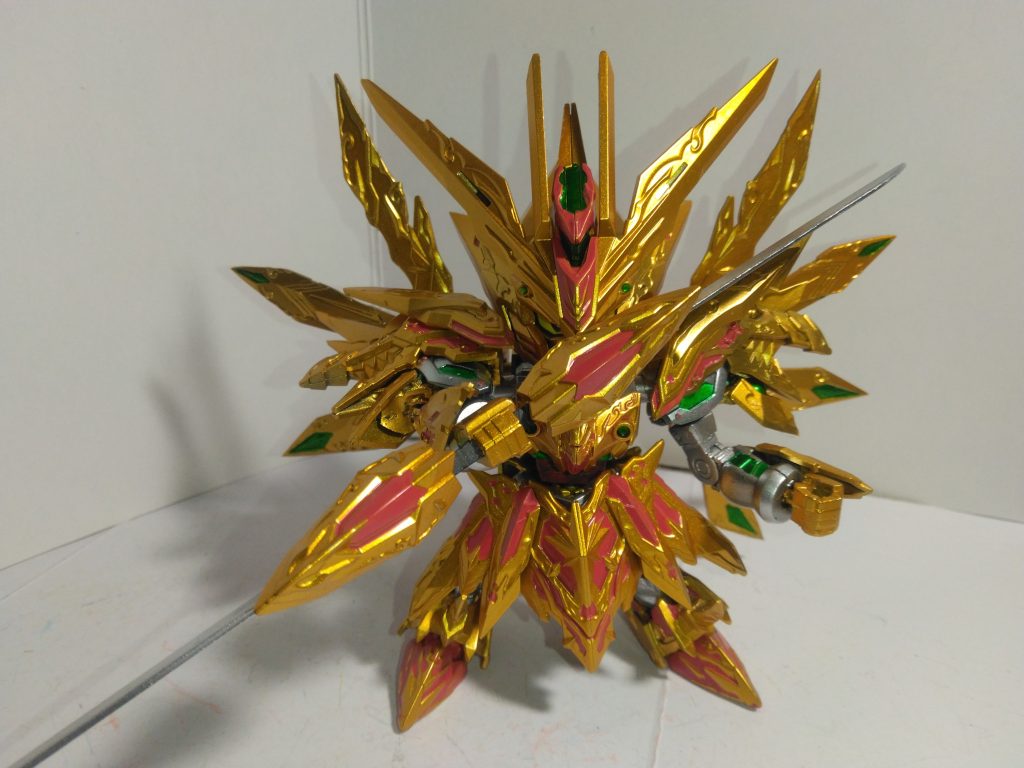 腰のアーマーを武器にしてみました。連結できます。