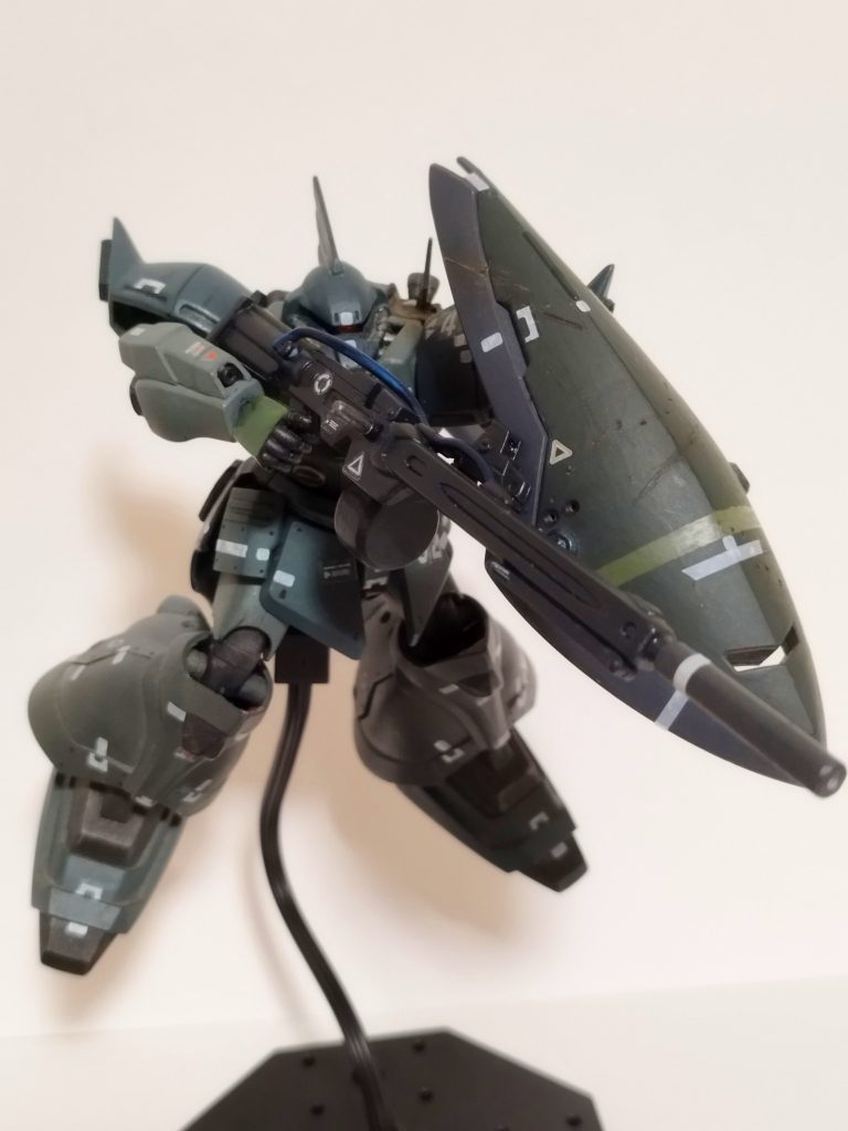 ビーム・マシンガンのスコープをサイトへ変更。サイレンサーを装着しています。他改修は排気口のくり抜きくらいす。