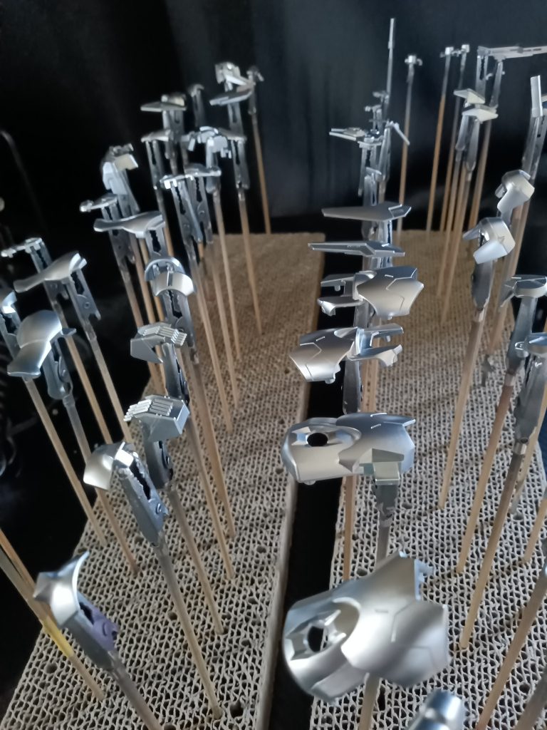 下地にミラークロームを塗り　ホワイトパールで仕上げる予定でしたが　理想のカラーにならなかったので　またいつかパールやりますw