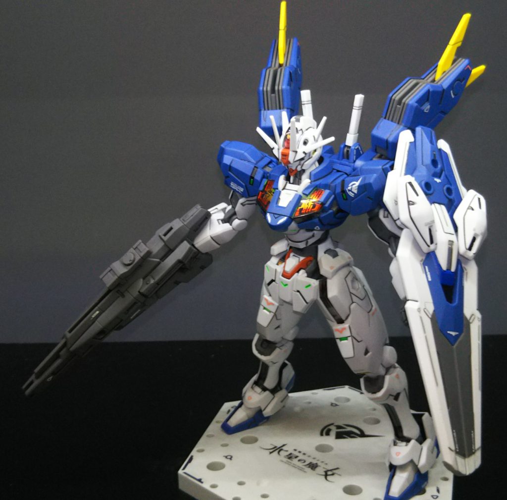 バックパックの重心が高いので転倒しやすいです。バックパックのブレード展開中に倒れると、折れそうで怖いです。ライフル、シールドが割と重いのでバランスは取り易いです。