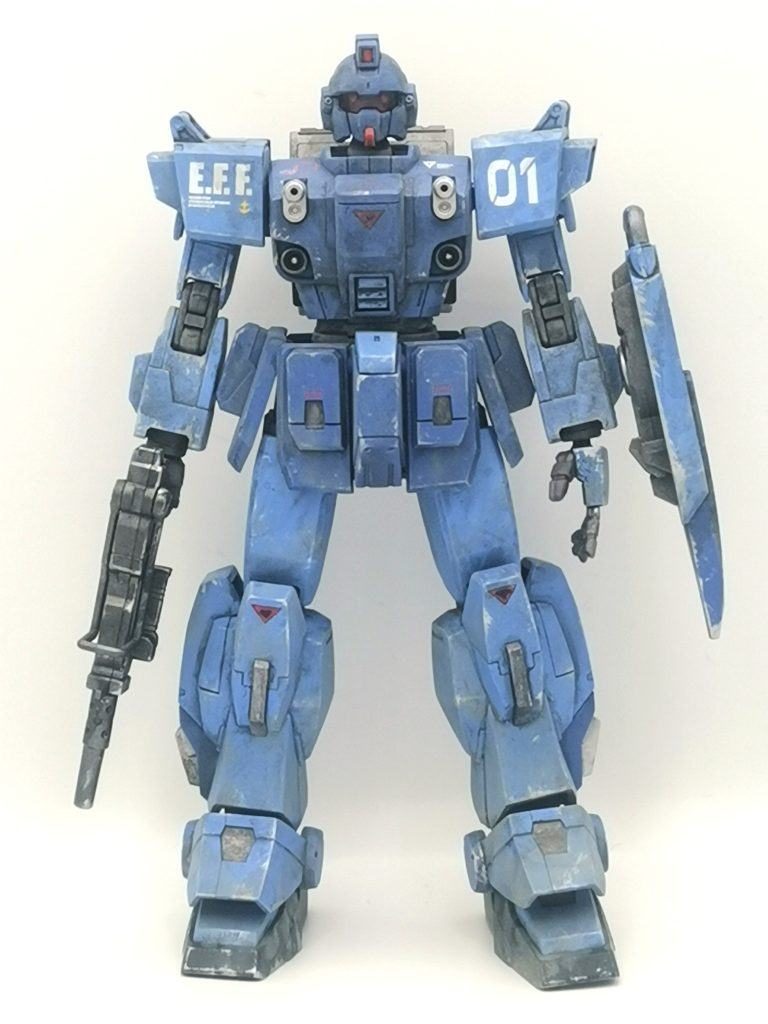 正面から顔に少し光を当てると目玉が見えます。高山先生版はコレが不気味で良い。