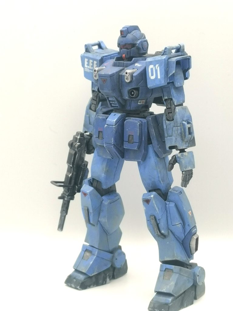 現代版よりメインブルーは薄めに調色。サターンでは膝はグレーだったので、そちらに合わせてみました。