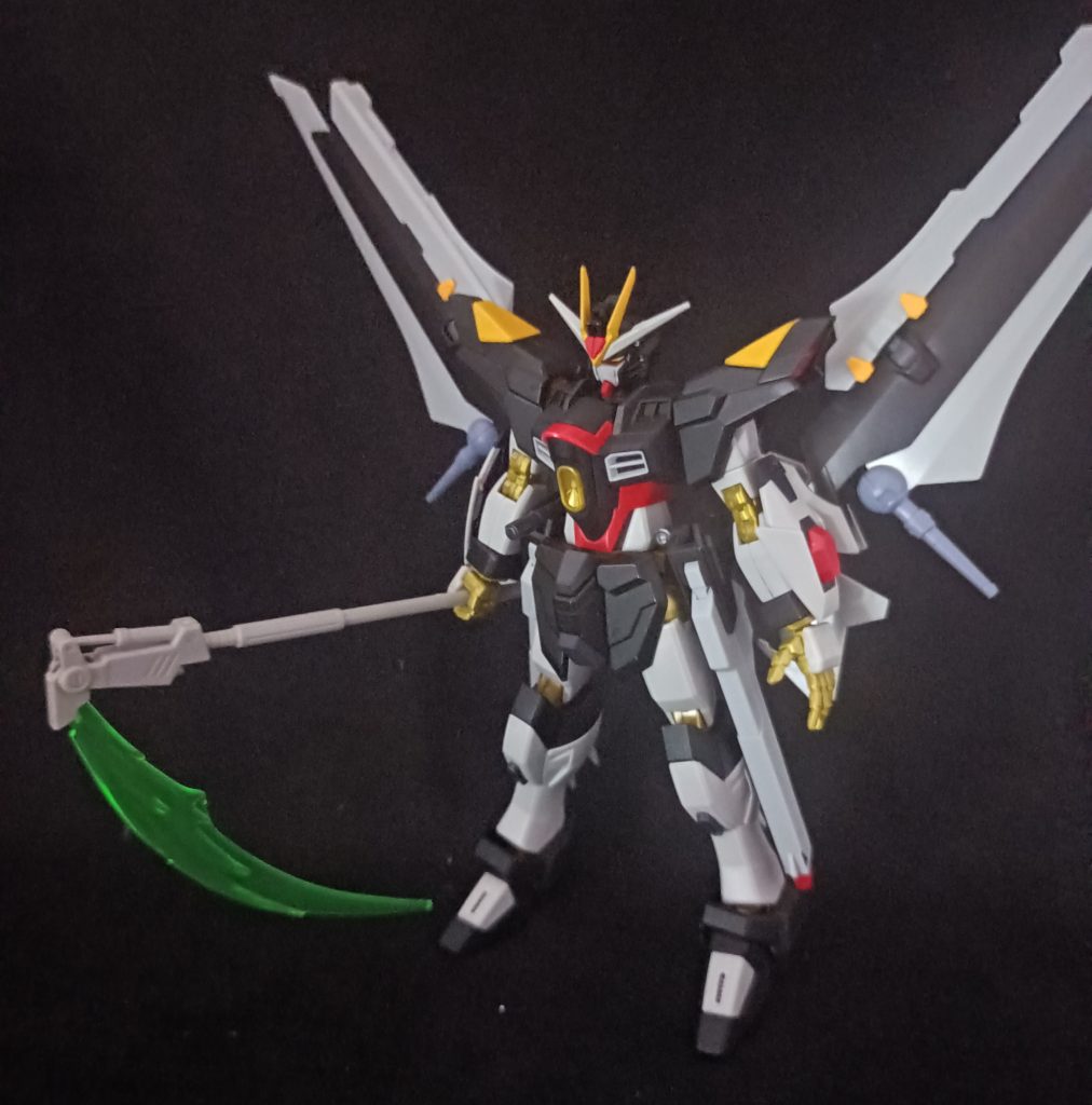 試作という事でカラーリングはラヴファントムのではなくストライカーに合わせたノワールカラーディティールアップ等の改造は皆無。顔のへの字スリットを無くしたくらいマギーさん的にはディスラプターの形状がハートに見えて気に入ってたけど「発射する時に割れちゃうじゃな〜い!」となったとかいないとか