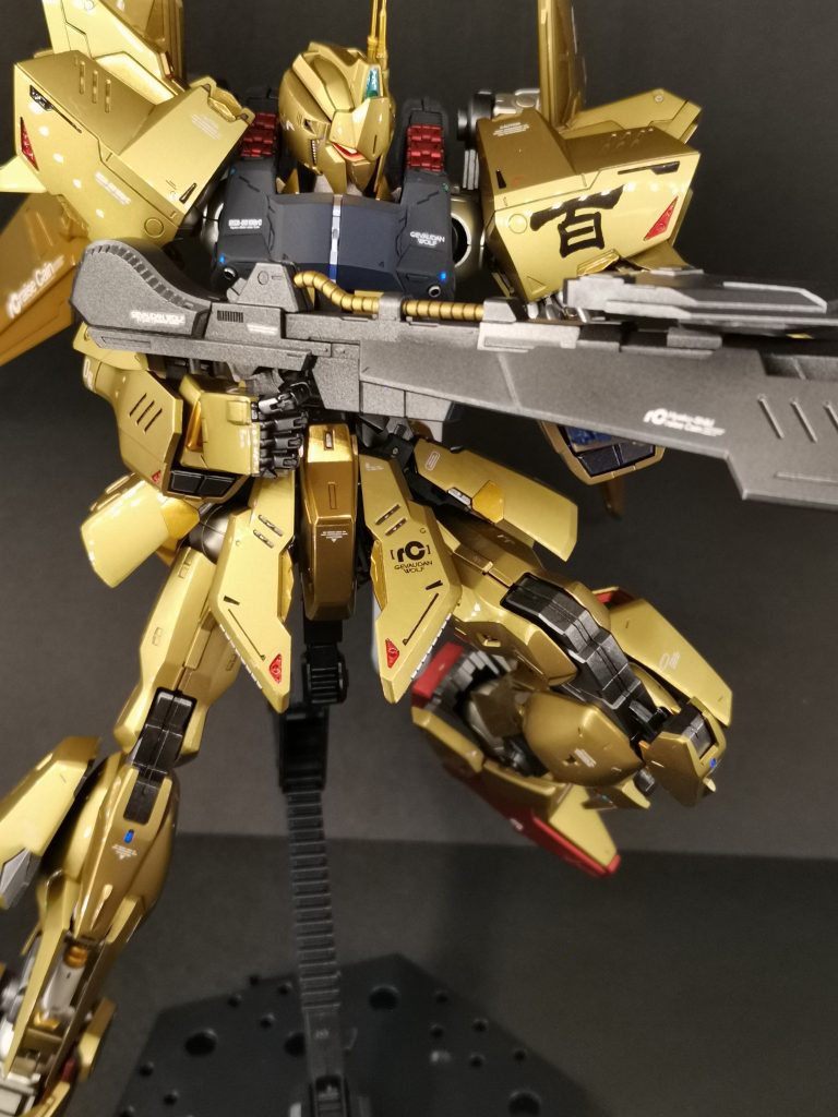 今回は形状の大きな変更を制限し、灰銀式の造形や百式本来のシンプルな格好良さを引き出す事を第一に、整面と研ぎ出しを特に力を入れて仕上げています。以下、写真と共に各工程を振り返りたいと思います。