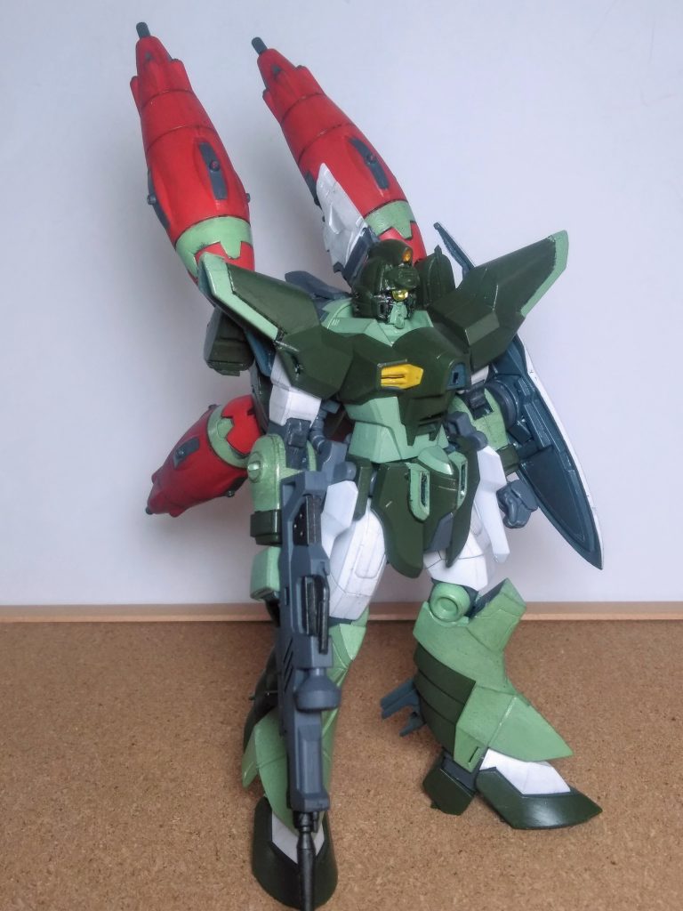 例によって何時もの中古屋さんより購入のこの子 🤭¥1000(税抜き)なので定価よりは安い💴✨👛はず 🧐SEEDコンに投稿する為に当たり前にドレッドノート ガンダムではツマラナイのでチョッと弄ってみました  😁改造によりゲイツの様なシルエットを再現 😤💨 デキタカナァ?・・・果たして何百通りの作例がこの世に存在することか 😩💦