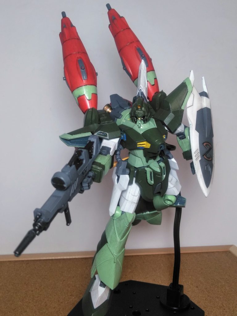 素体となるドレッドノートは正直、可動域が大きく在りません 😟💦ライフル もこんな風に構えるのが関の山かな 😋