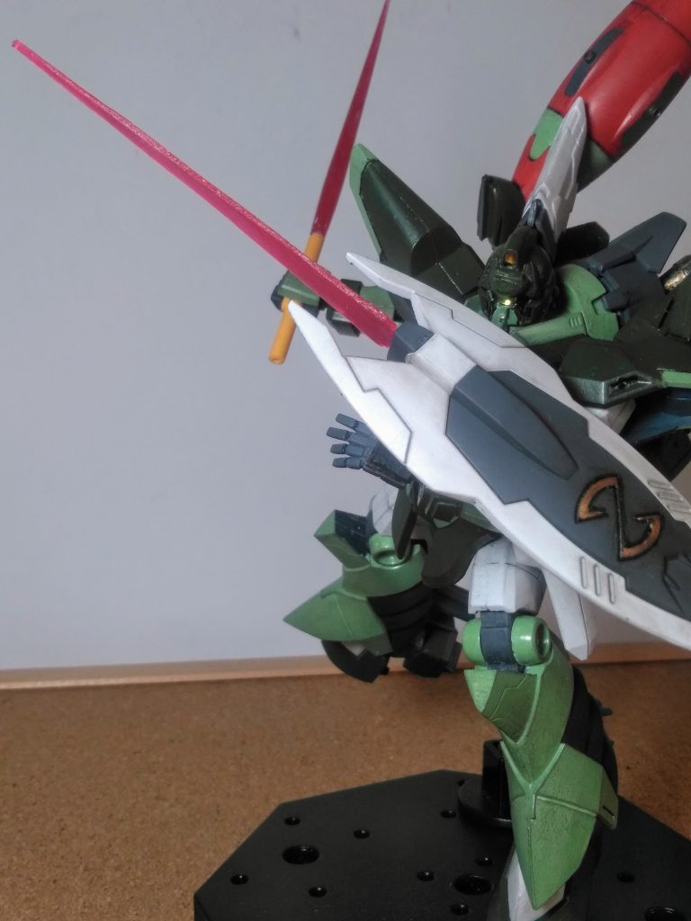 ゲイツもだけどドレッドノートのシールドにはサーベル機能が付属されております🧐(うろ覚え)この子を購入時にはサーベルエフェクトが同梱されて無かったのでコサエテおきました 😁最も純正品に付属しているかは知らんけど 😜