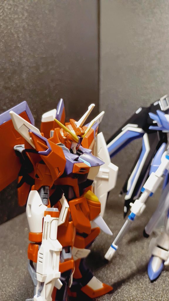 イモータルに関しては形成色でヤスリがけと墨入れのみで組んでます。そのうち、全塗装しようと考えてますが、ライフリとの色のバランスを考えると何色にしようか迷い中(・ัω・ั)