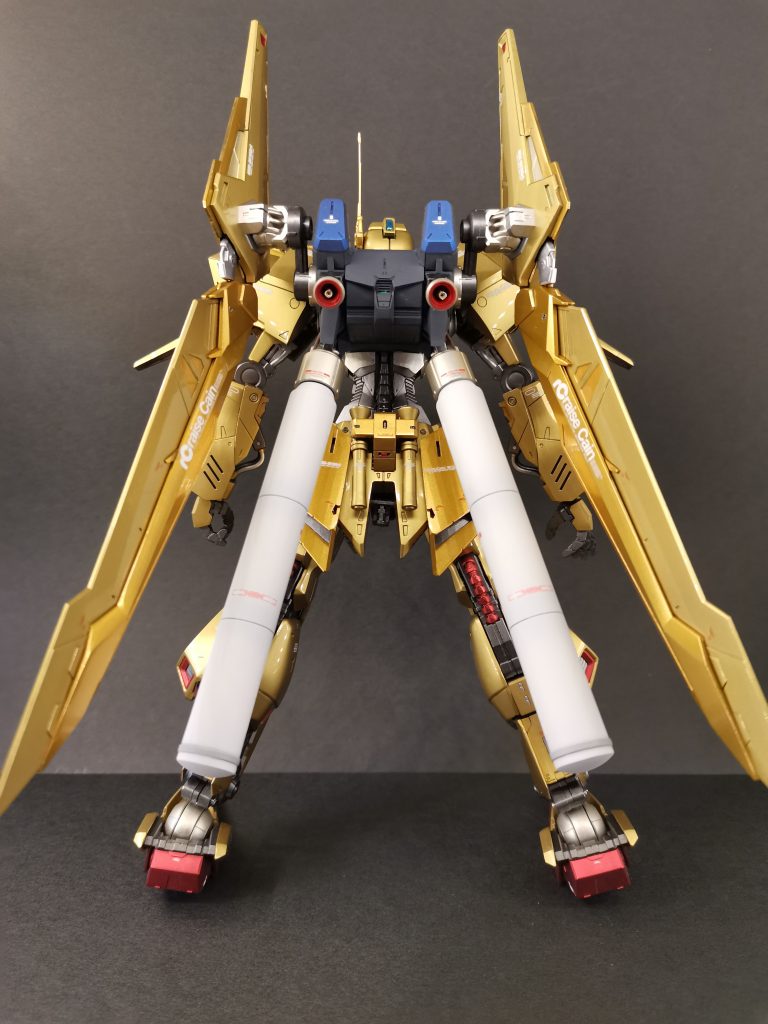 大型化されたバインダーがまたいい感じです。ところで、灰銀式の背面だけはどこをどうやっても画像が見当たりません。こうして『原型のデザインが不明→背面に限りちょっとだけ手を加えて良し』と都合のよい解釈がマイルールに追加され、イメージを壊さない範囲でいくつか改修を行いました。詳細は後ほど紹介させていただきます。