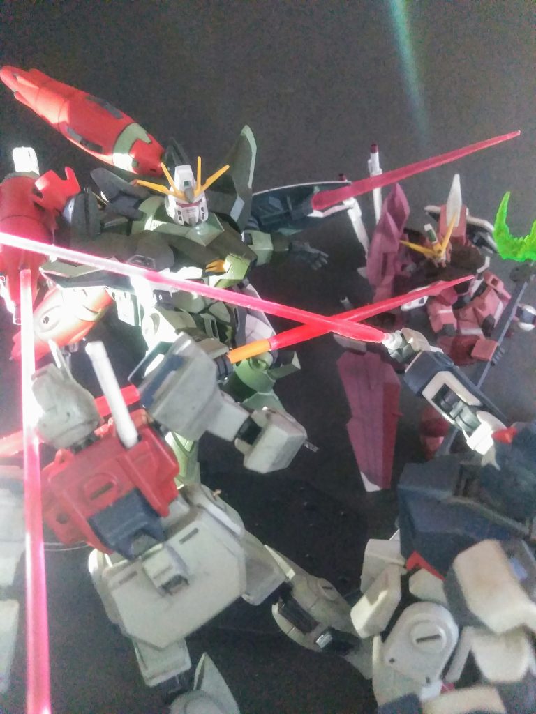 蛇足ショットでガンダムヘッド 😤💨劇中だとゲイツの活躍シーンを観た記憶がないのですが・・・😅ですが デザイン & 設定 はかなりの強キャラ感が在ると考えます 😁コウイウ処がゲルググポジを印象付けるのではなかろうか 🤣🤣🤣なので妄想位は無双シーンを再現させてみたいモノです 😍デュヒュヒュヒュヒュ 🤤💦💦