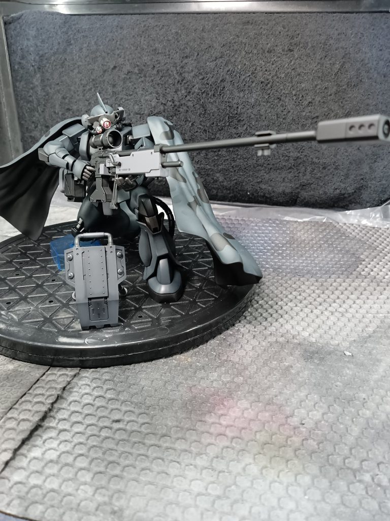 肩にマウントしたマントは相手の熱感知を妨害する役割がありますミラージュコロイドやビームコーティングしてあるわけではなく ひんやりクールな仕様となっております