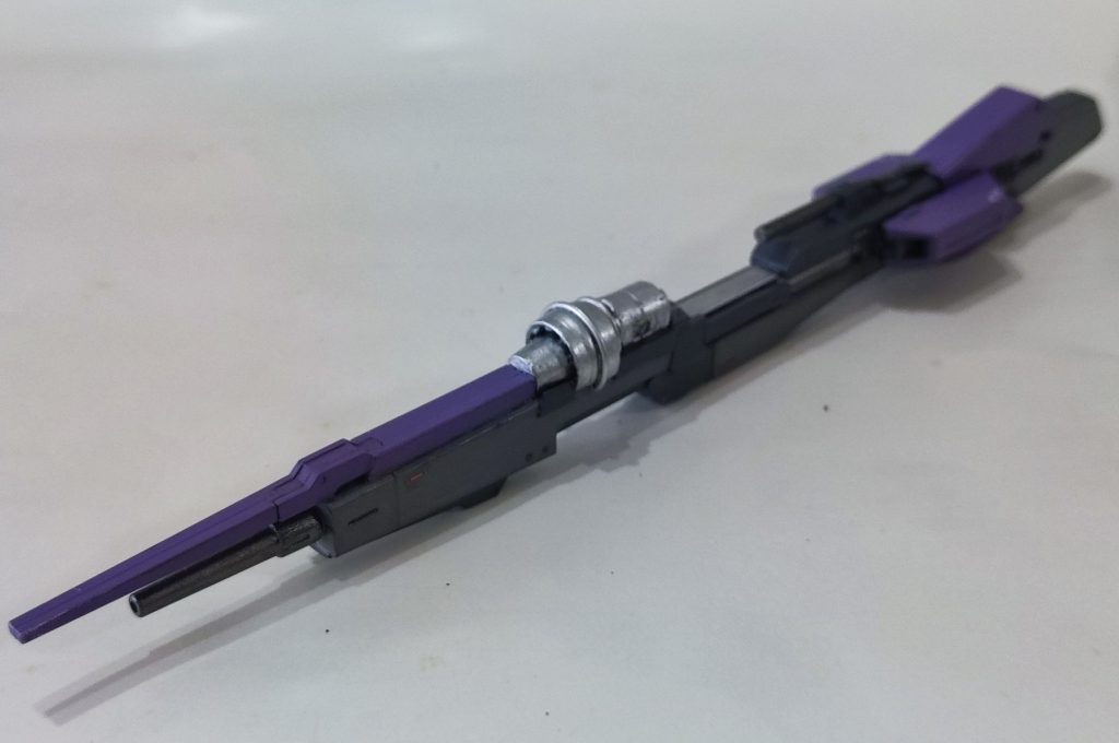 強化型ハイパーメガランチャージャンクパーツや針金をそれっぽく加工し、取り付けています。