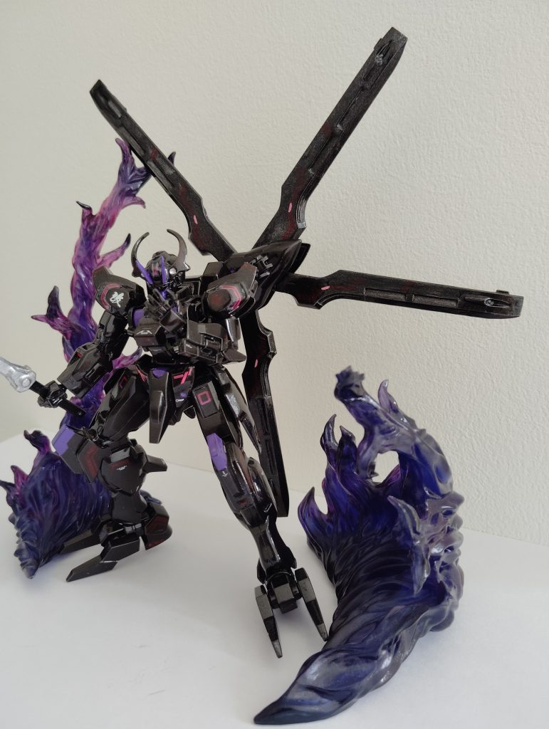 フィギュア用の紫エフェクトが余ってたので置いてみたら意外にマッチしました。このアングル、ジーパン刑事(太陽に吠えろ)の「なんじこりゃ~( ゚Д゚)」みたい。。