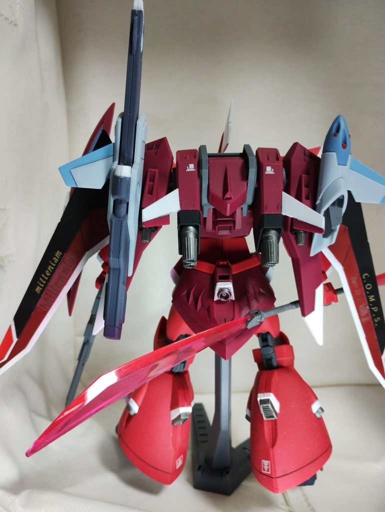 羽は塗装してますが、ほとんどが成型色に、つや消しです。