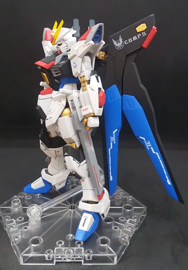 ラストの組み上げる時に羽の根元の軸が折れました・・・いやな感触でした！