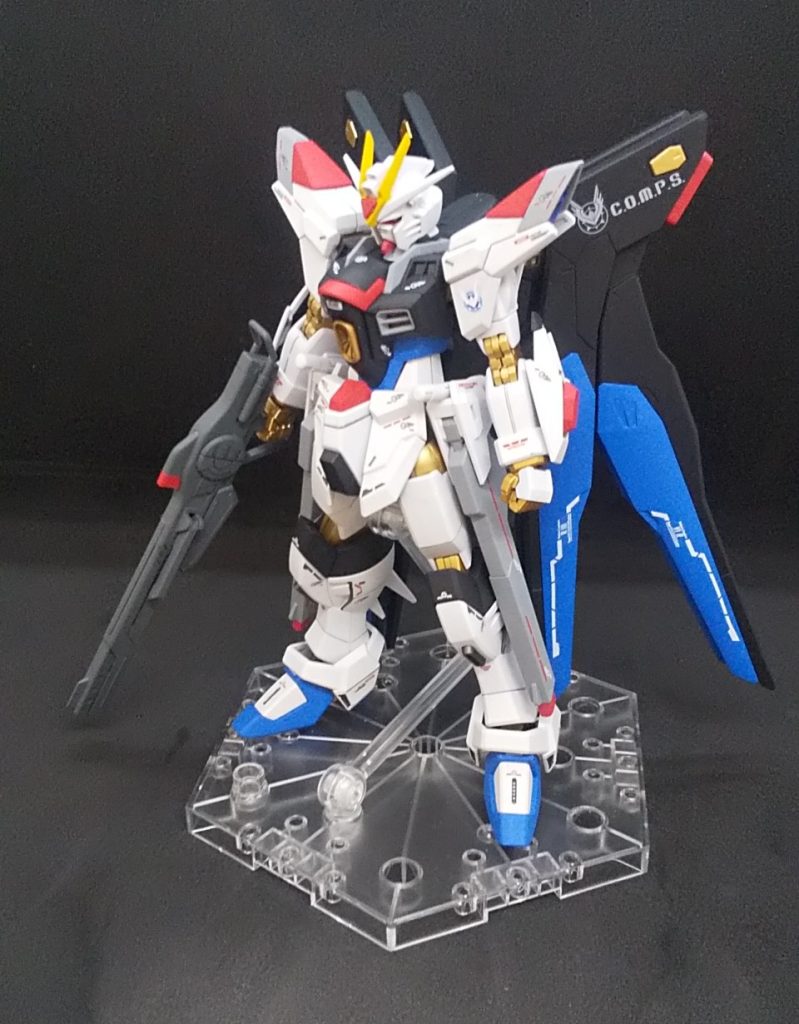 そろそろ塗装剥げを覚悟してポージングしてみようかな。