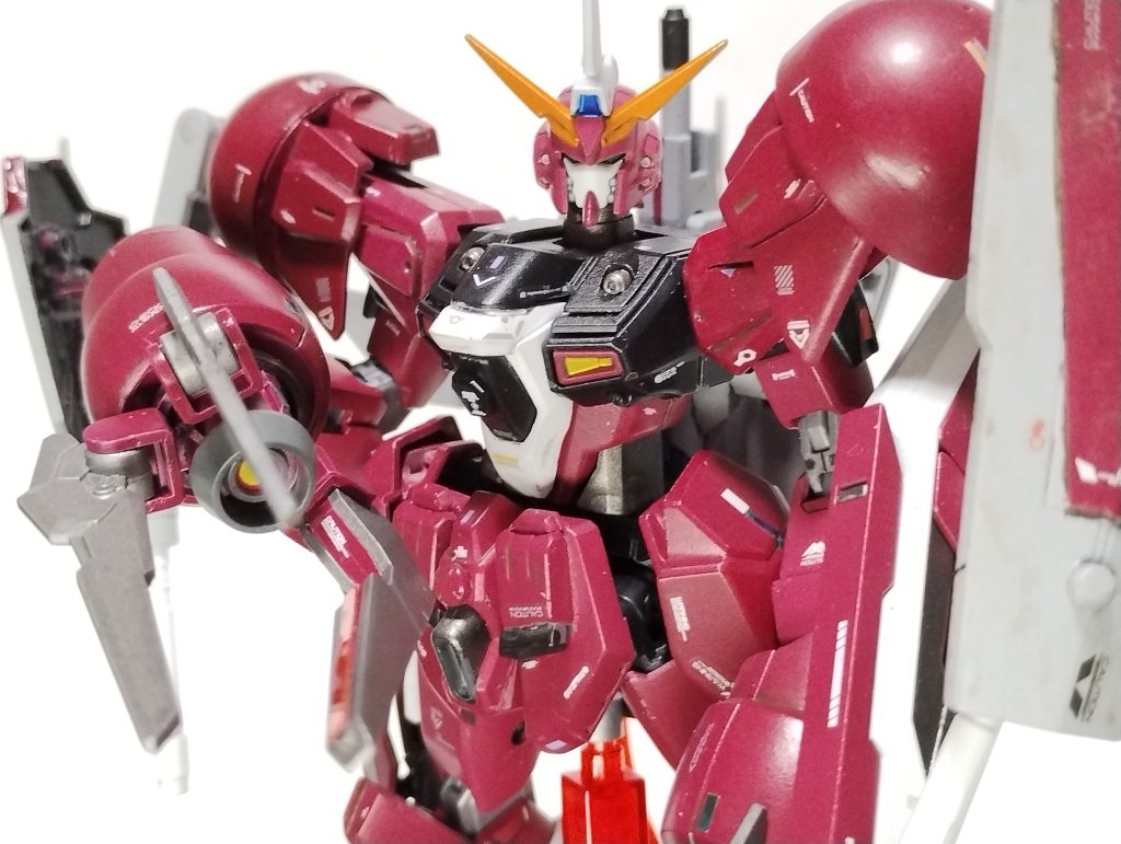 お遊びで、ズゴック形態とインフィニットジャスティス弐式の中間形態をとってみました。ズゴックのクローアーム、シールド、腰部スラスターついたインフィニットジャスティス弐式…多分アスランならゴリゴリに使いこなすだろうなあ……