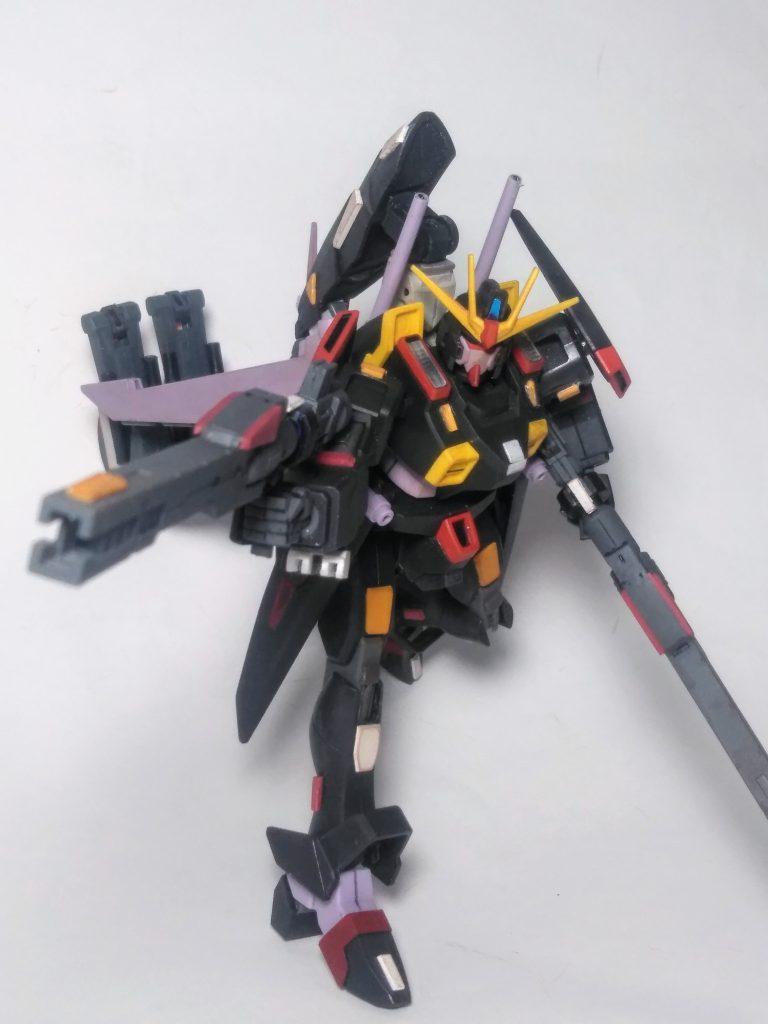 肩部の大口径ビーム突撃砲はライフルとしても機能します 😏