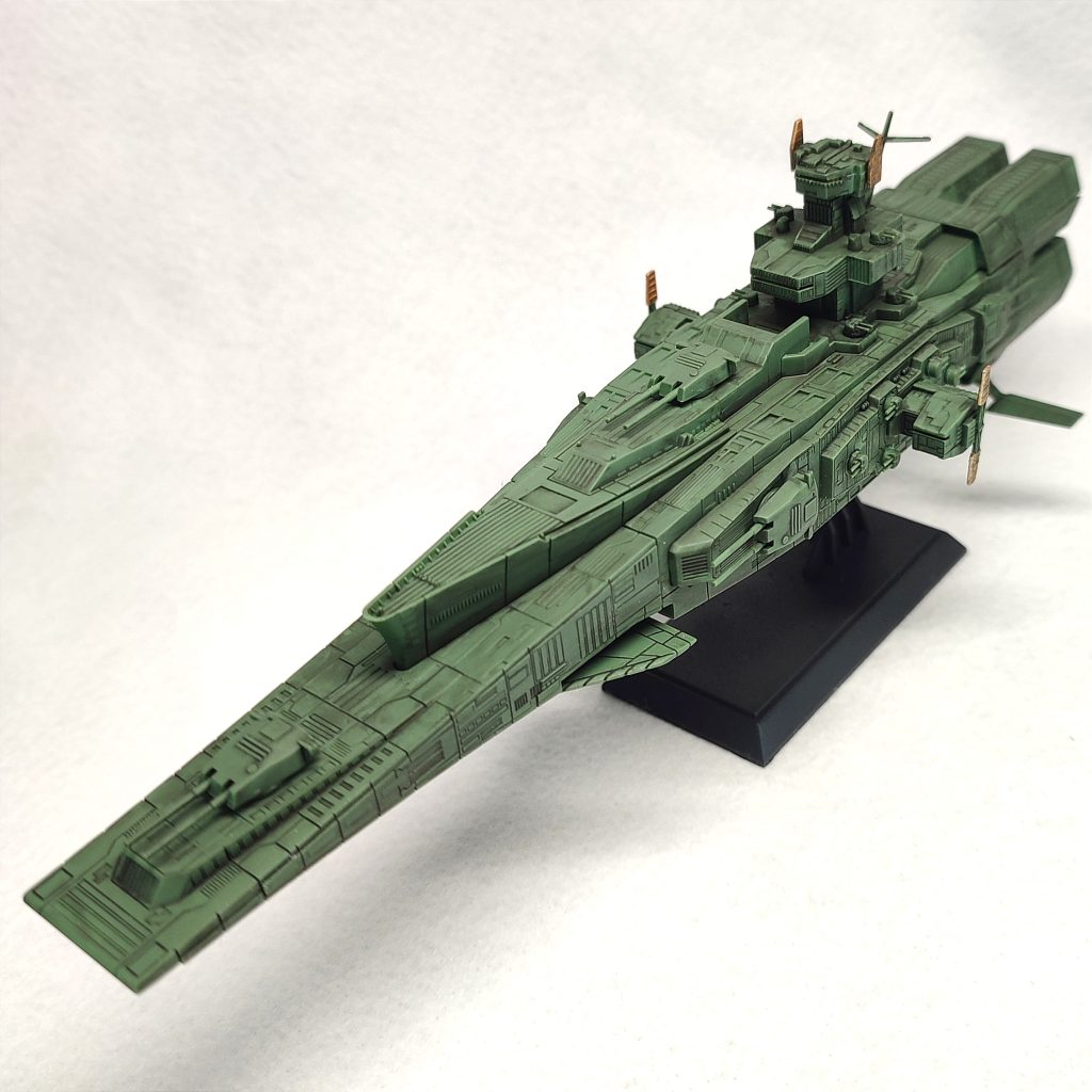 まえ一応、レーダー（ ？）部はゴールドバーニア部は焼鉄色で塗装しています。ついでにクリアパーツもクリアイエローで塗装しましたが全く見えないですね…。