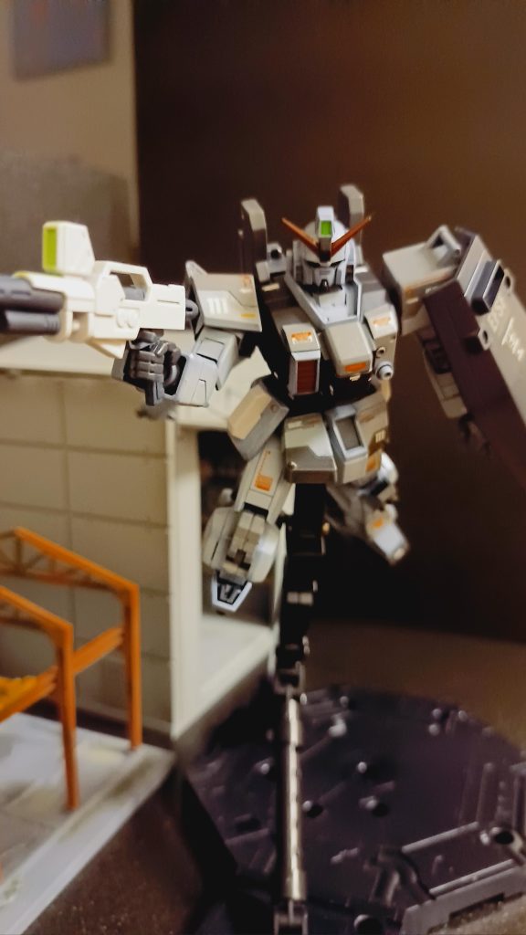 バックパックに搭載されたプロペラントタンクによりビームライフルの残弾数も増加