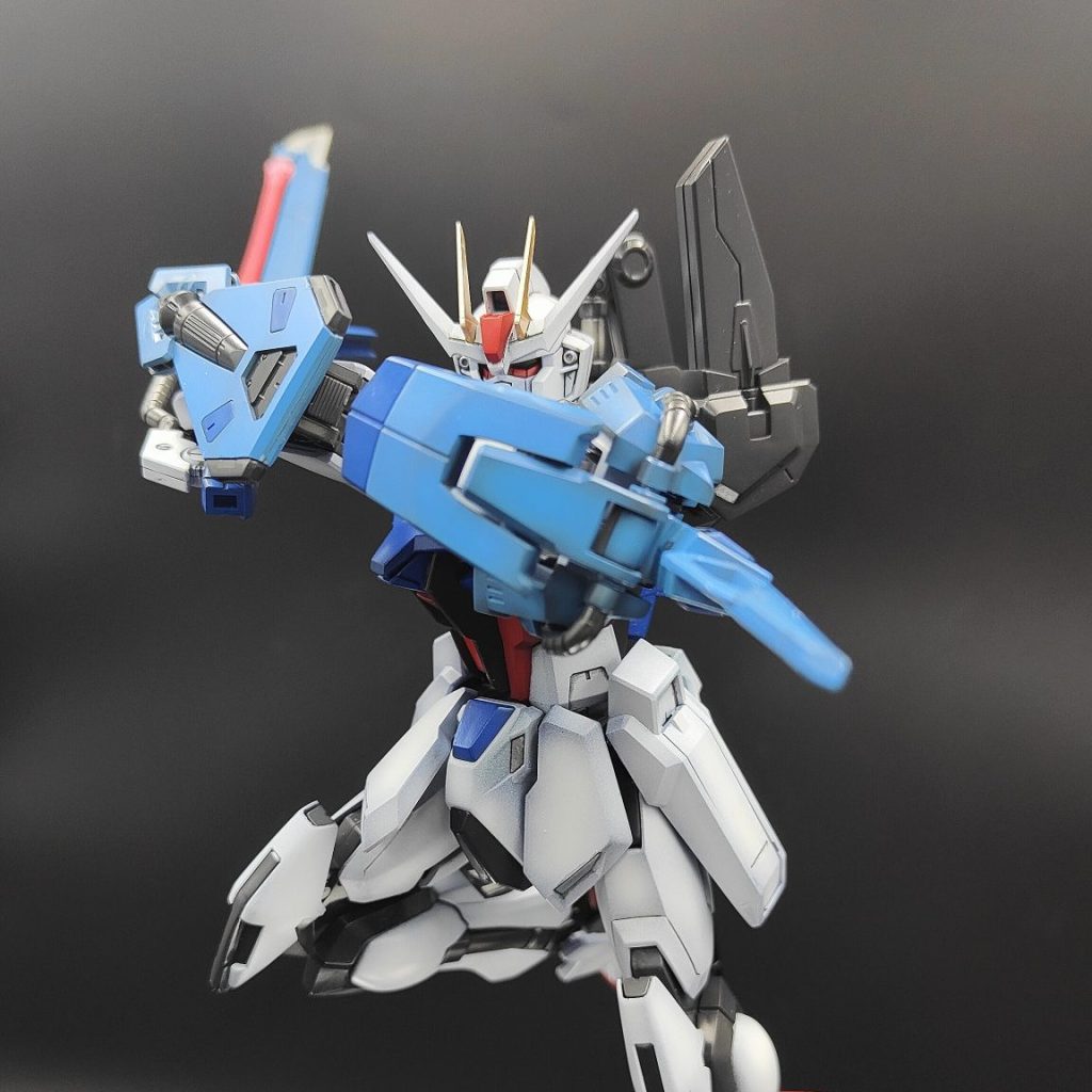 ストライク 本体＋ソード装備＋ランチャー装備 フルセット 1/100 MG 1/100 ランチャー/ソードストライクガンダム│株式会社BANDAI