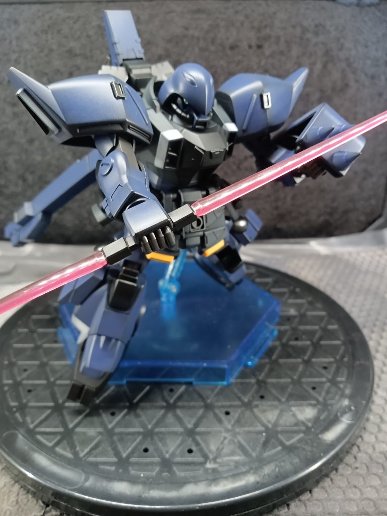 ザクウォーリアの斧も良かったのですがどうしても薙刀っぽくしたくて両刃のサーベルになりました