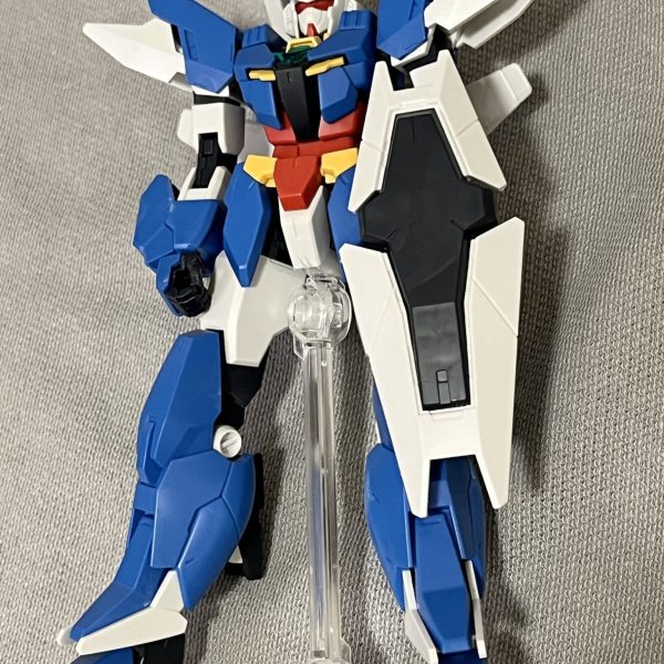 HGアースリィガンダムを組んでみました！素直に言えば、かっこいいですね。（語彙力）惚れ過ぎてHGジュピターヴガンダムも買ってしまいました…（積みプラが増える原因）コアガンダムとアースリィアーマー、アースリィガンダムで遊べる神キットです!! （リライズを僕はまだ観ていないのですが） 初代ガンダム好きな人にオススメ♡撮ってから気づいたのですが照明少し強すぎましたね  すみませんーこんなにかっこいいのに素組みは何かもったいない気がするので、アーマーの部分に初の「露軍迷彩」に挑戦しようと思います。（コレが一番、言いたかったことですw）まぁ他のプラモの塗装もあるので完成はかなり遠くになりますが、気長に待ってください。（5枚目）