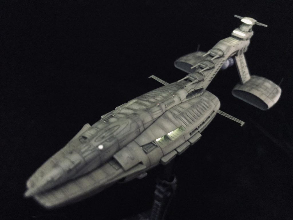 ブリッジとサイドの窓をLEDにて光らせています。サイド窓はクリアパーツタグを加工しノーマルと置き換え。